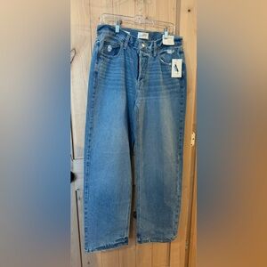 Universal Thread 90’s Mid-Rise Baggy Classic Blue Denim Jeans